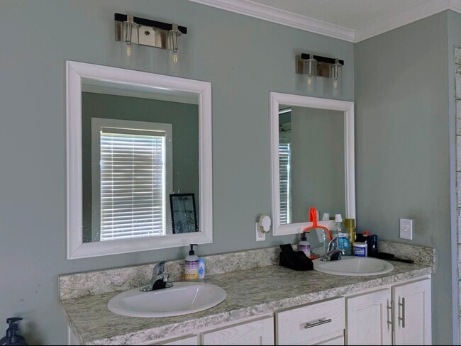 Building Photo - 440 Co Rd 179