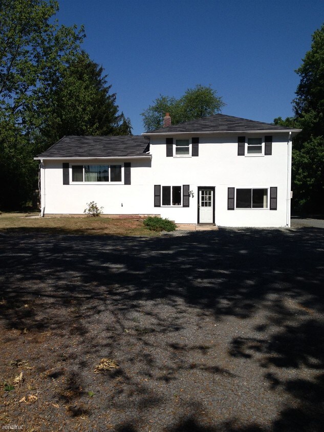 Primary Photo - 5 br, 2 bath House - 746 route 206