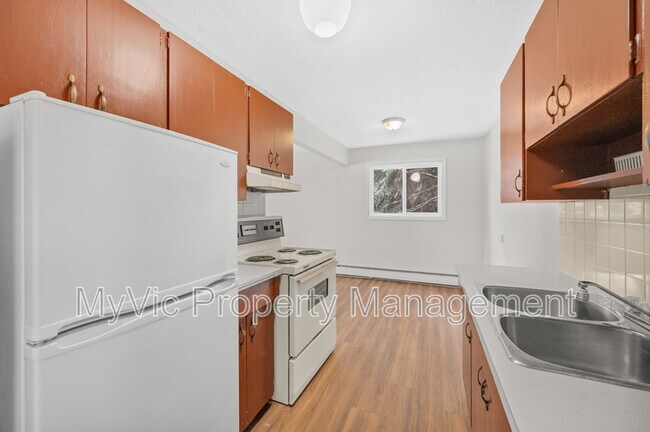 Building Photo - 9915-9101 101 St