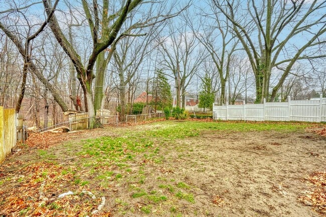 Building Photo - 170 Hilltop Rd