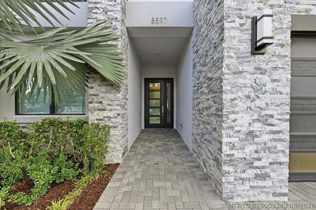 Foto del edificio - 8597 Crystal Downs Ave