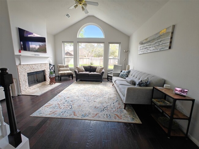 Foto del edificio - 5902 Mettler Ln