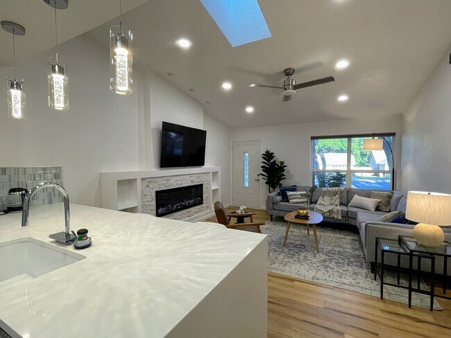 Foto del edificio - 6601 Scrub Oak Ln