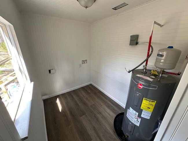 Photo - 3475 Pleasant Oaks Cir House