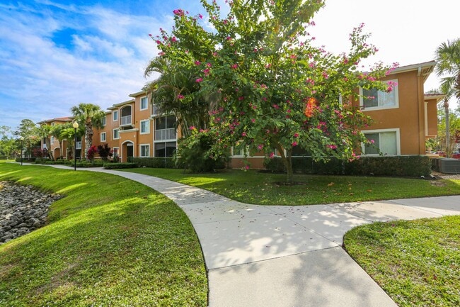 Building Photo - ** NAPOLI 1 BEDROOM 1 BATHROOM ON 1ST FLOO...