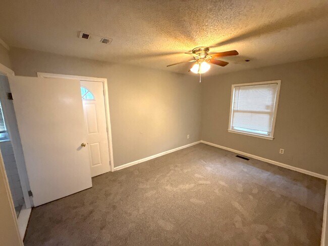 Foto del edificio - 1497 Maxine St