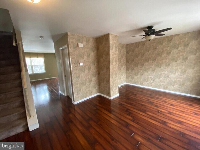 Building Photo - 77 Forest Ct