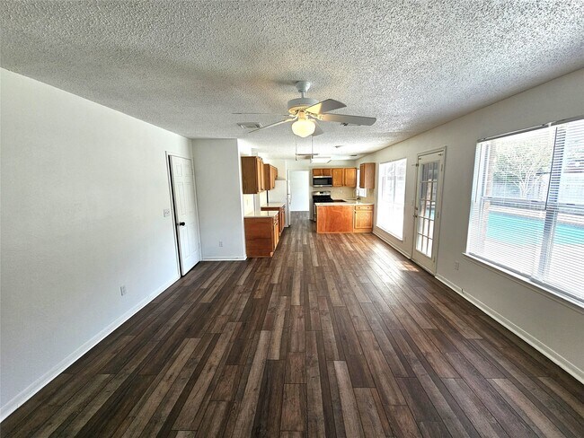 Foto del edificio - 3901 Spring Garden Dr