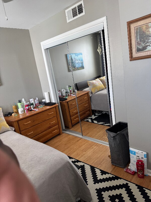 Foto del edificio - 1535 Emily St