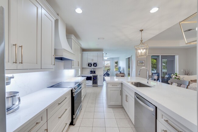 Foto del edificio - ANNUAL RENTAL - 3 BED + DEN / 2 BATH HOME ...