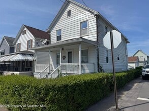 Building Photo - 637 Sherwood Ave