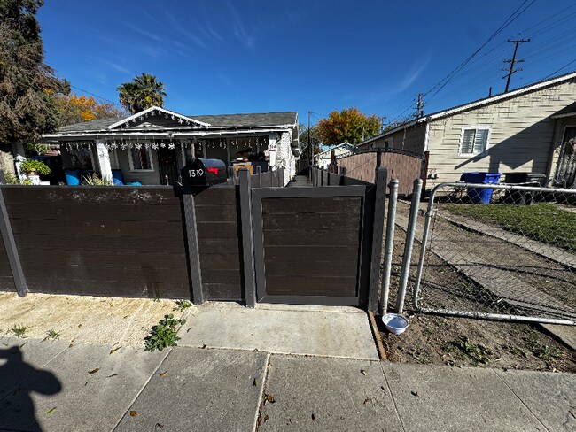 Foto del edificio - 1319 N Stoddard Ave