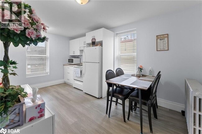 Photo du bâtiment - 5858 Ferry St