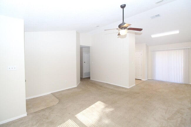 Building Photo - Updated 3BR/2BA Home in Crystal Wells Subdivision with Fresh Paint, High Ceilings, Private Primar...