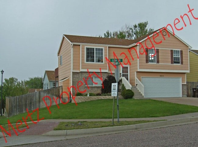 Building Photo - 2215 Lisa Dr