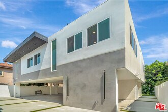 Building Photo - 11611 Burbank Blvd
