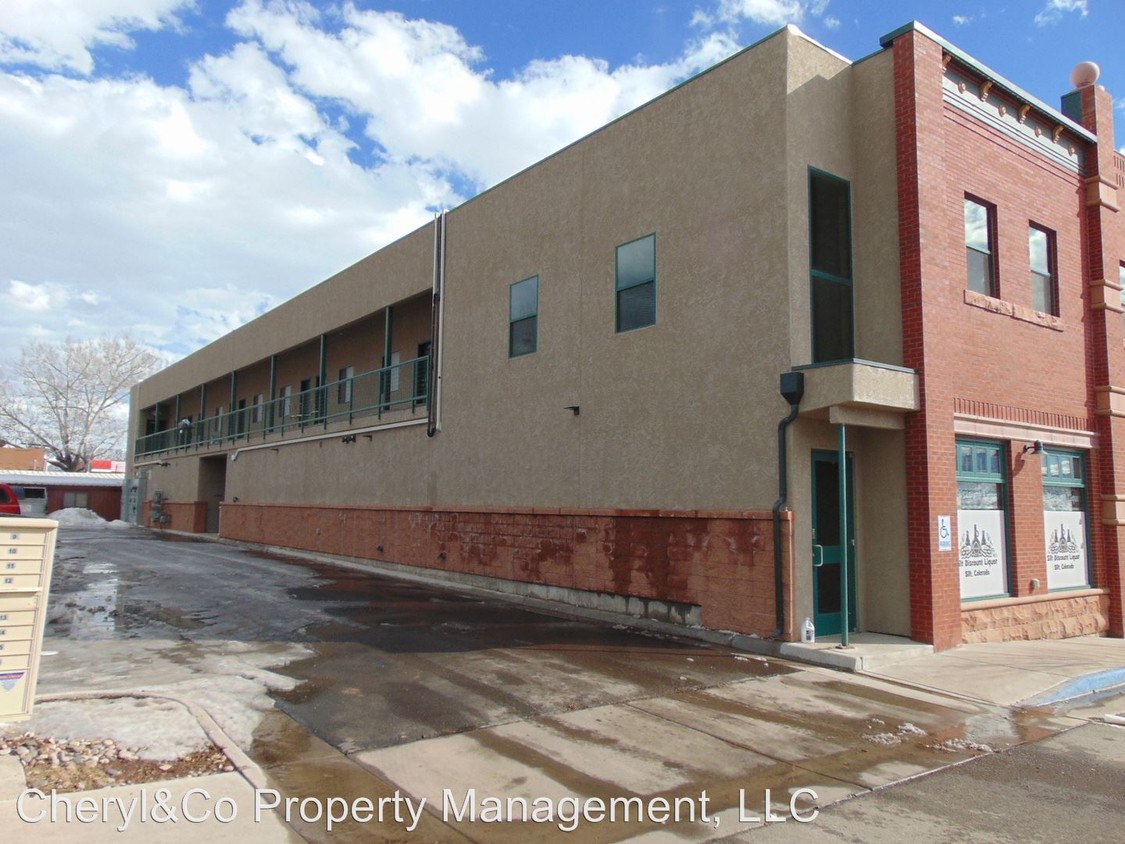 Primary Photo - 700 Main St