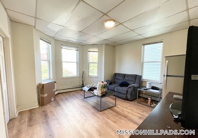 Foto del edificio - 1572 Tremont St