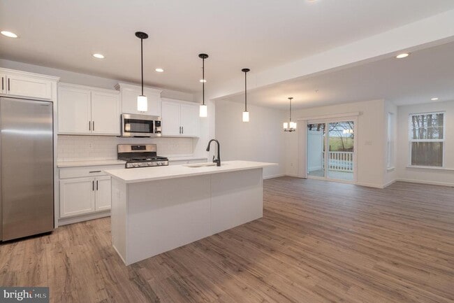 Building Photo - 104 Emma Cir