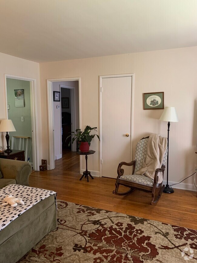 Shades Park Houses for Rent with a Swimming Pool Birmingham, AL 4