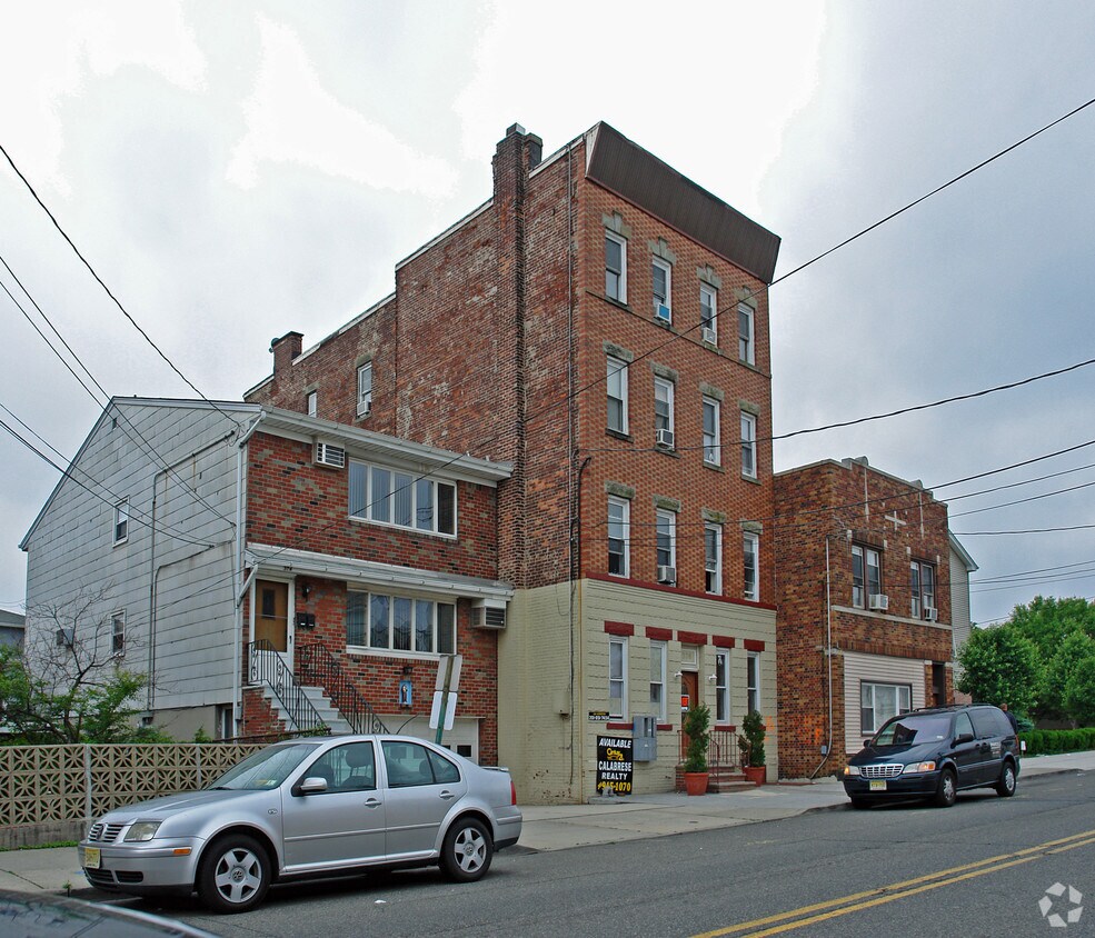 Primary Photo - 376 Walker St