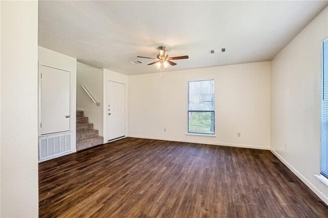 Building Photo - 200 Concho St