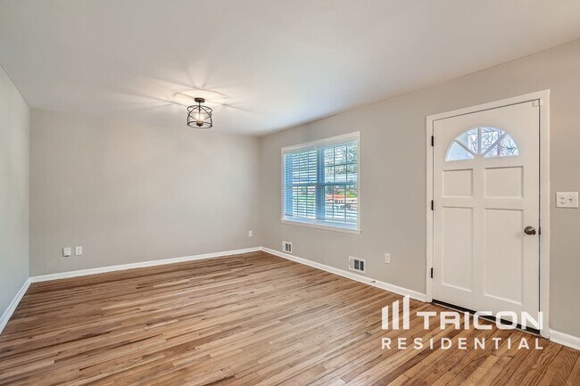 Building Photo - 2060 Claude St NW
