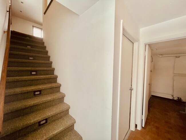Foto del edificio - 102 N Salem Dr