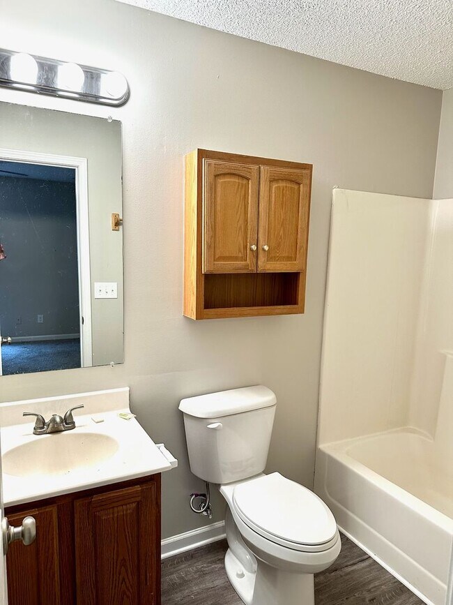 Foto del edificio - 251 Hunter Hills Cir