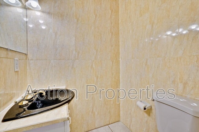Foto del edificio - 829 Hooshang Ct