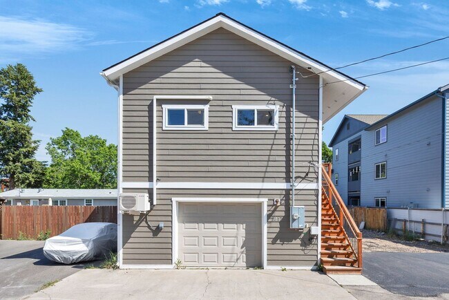 Foto del edificio - Modern One-Bedroom Above-Garage Apartment in Central Missoula