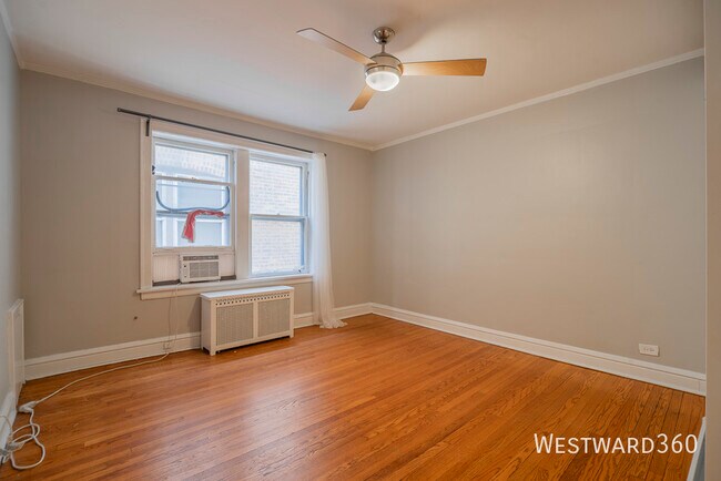 Foto del edificio - 7447 N Hoyne-2