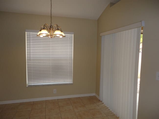 Building Photo - 1126 Blufield Ave