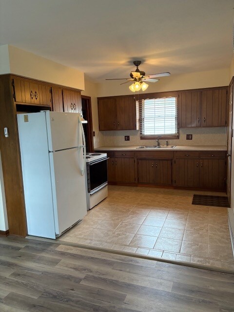Foto del edificio - 605 10th Dr NW