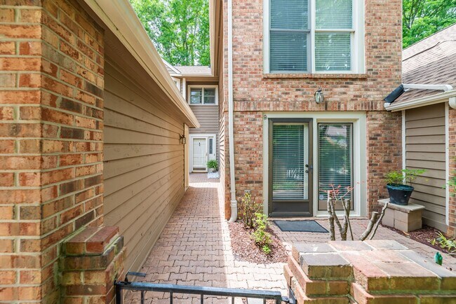 Foto del edificio - Lovely 3-bedroom Townhome in Cary!