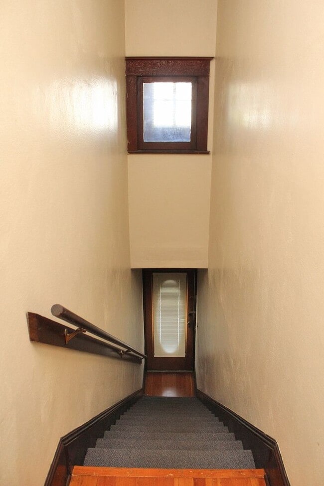 Building Photo - andrp02