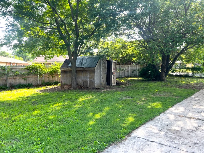 Building Photo - 631 Alexander Dr