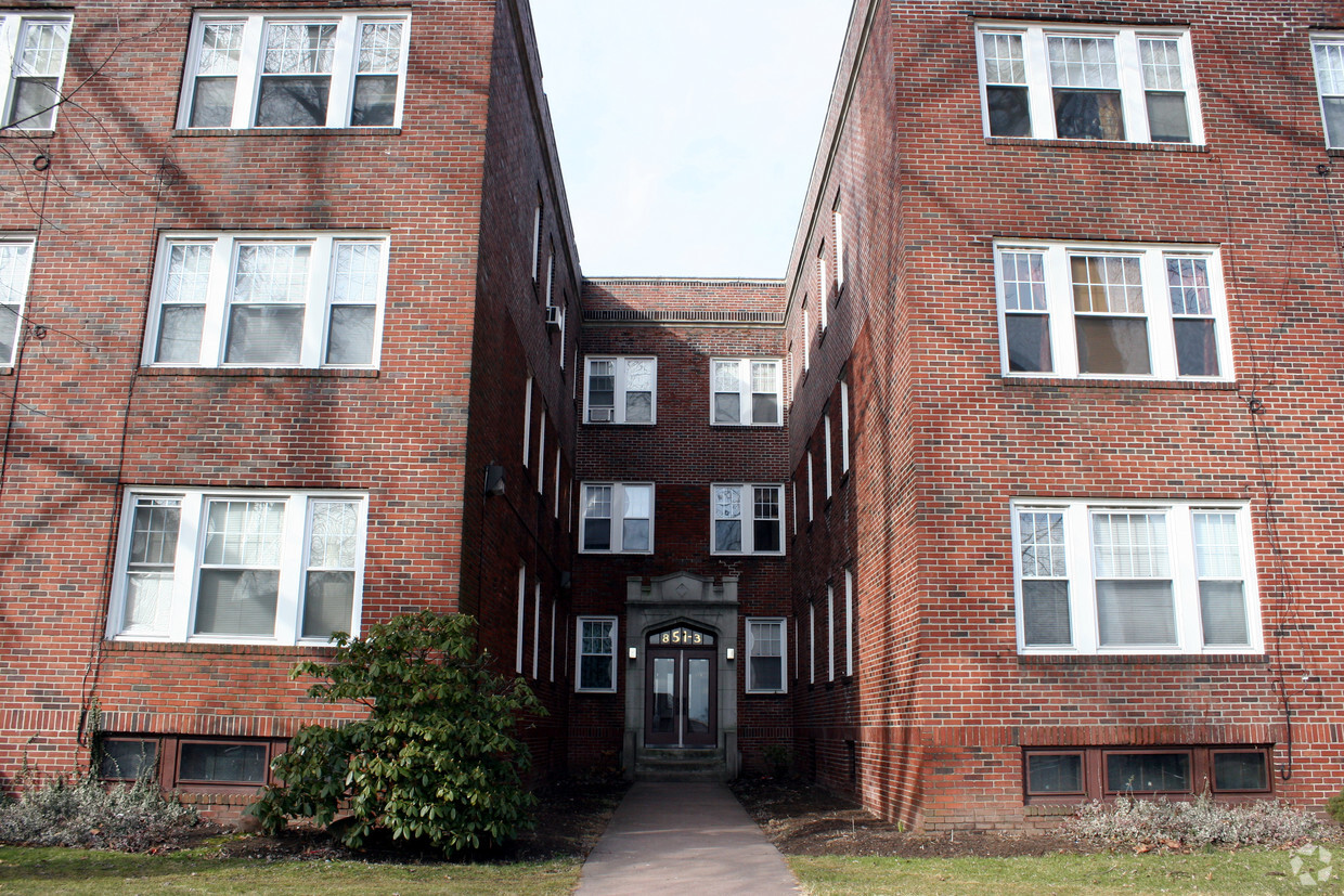 Front Entrance - 851-853 Wethersfield Ave