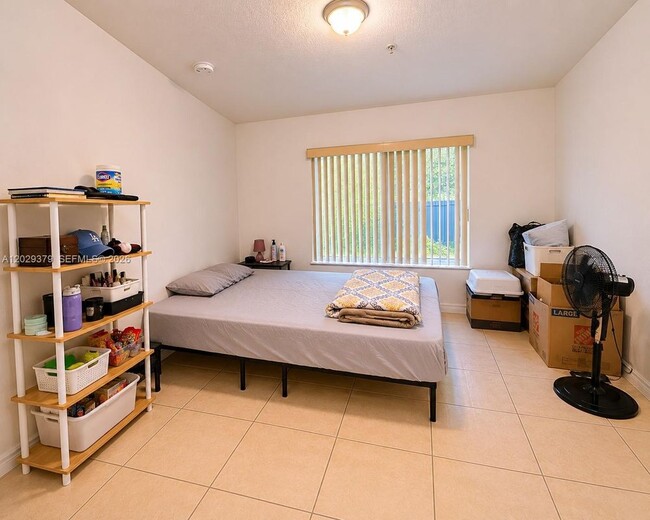 Foto del edificio - 3856 SW 48th Ave