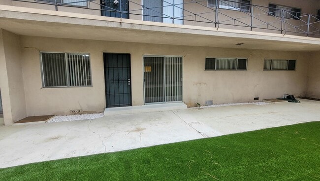 Foto del edificio - Downstairs 2 Bed 1 Bath with Carport and O...