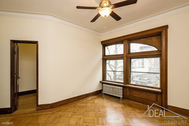 Building Photo - 495 4th St