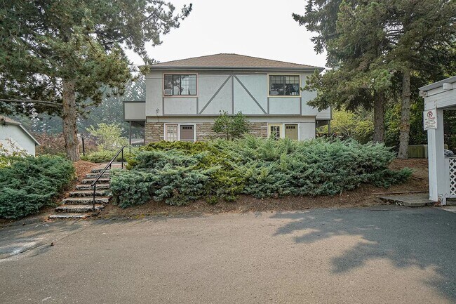 Foto del edificio - Two bedroom Townhouse near Ashland Community Hospital