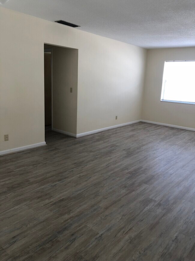 Living Room/Dining Room - 3520 Jackson St