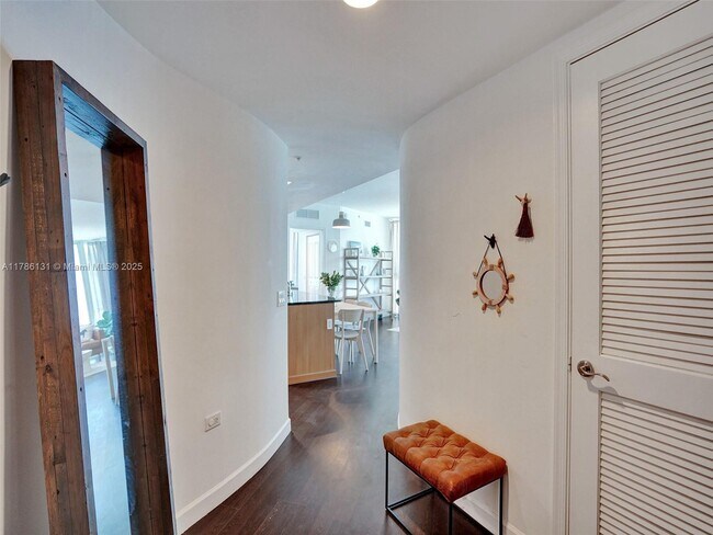 Foto del edificio - 480 NE 30th St