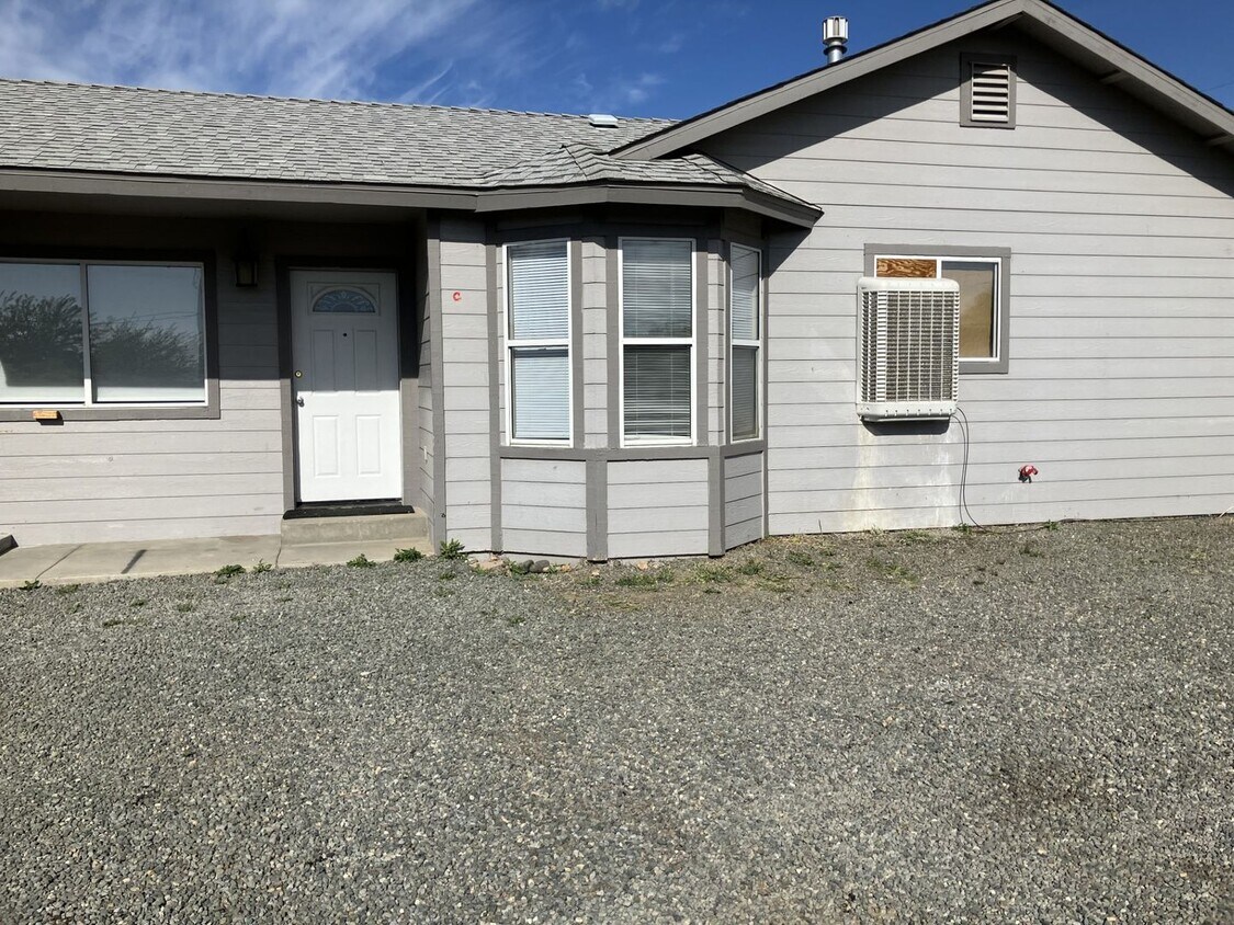 Primary Photo - 3 Bedroom 2 Bath House Now Available! All ...