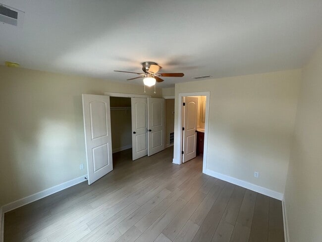 Photo - Wayne Michaels Premier Home (elite college living)