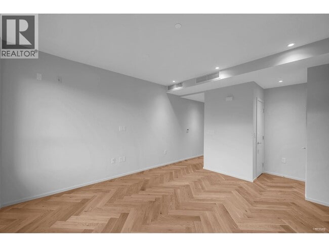 Photo du bâtiment - 775 W 49th Ave