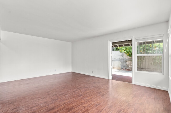 Building Photo - 1142 S Serrano Ave