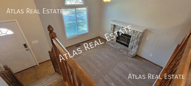 Foto del edificio - Wonderful 3 Bed/ 3 Bath split-level home i...