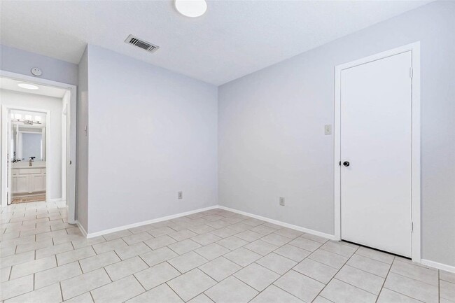 Building Photo - 213 Willoughby Dr